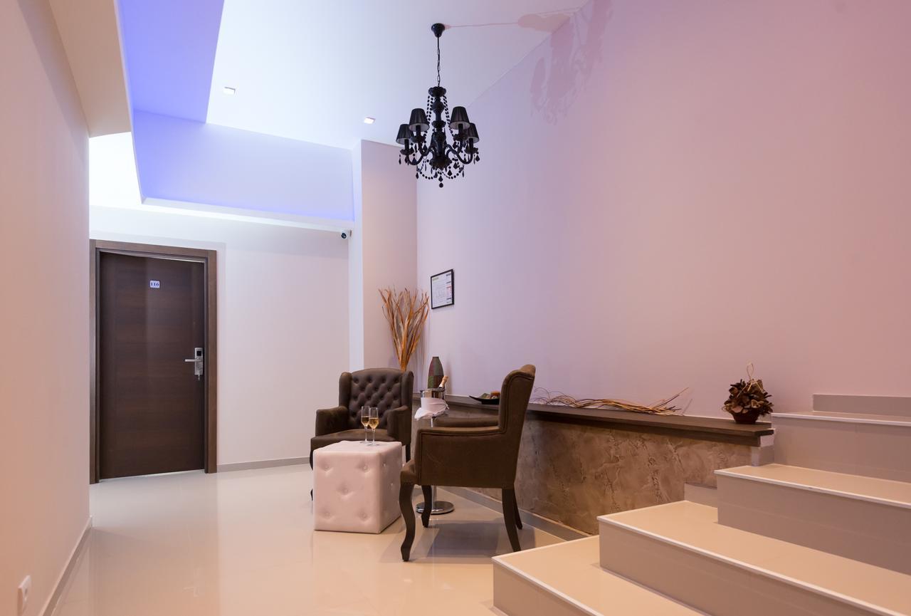 Hotel Crystal Pecinci エクステリア 写真