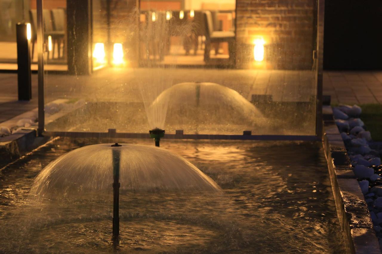 Hotel Crystal Pecinci エクステリア 写真