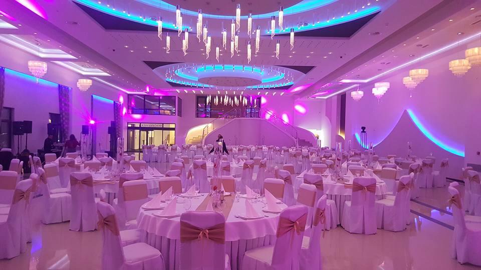 Hotel Crystal Pecinci エクステリア 写真