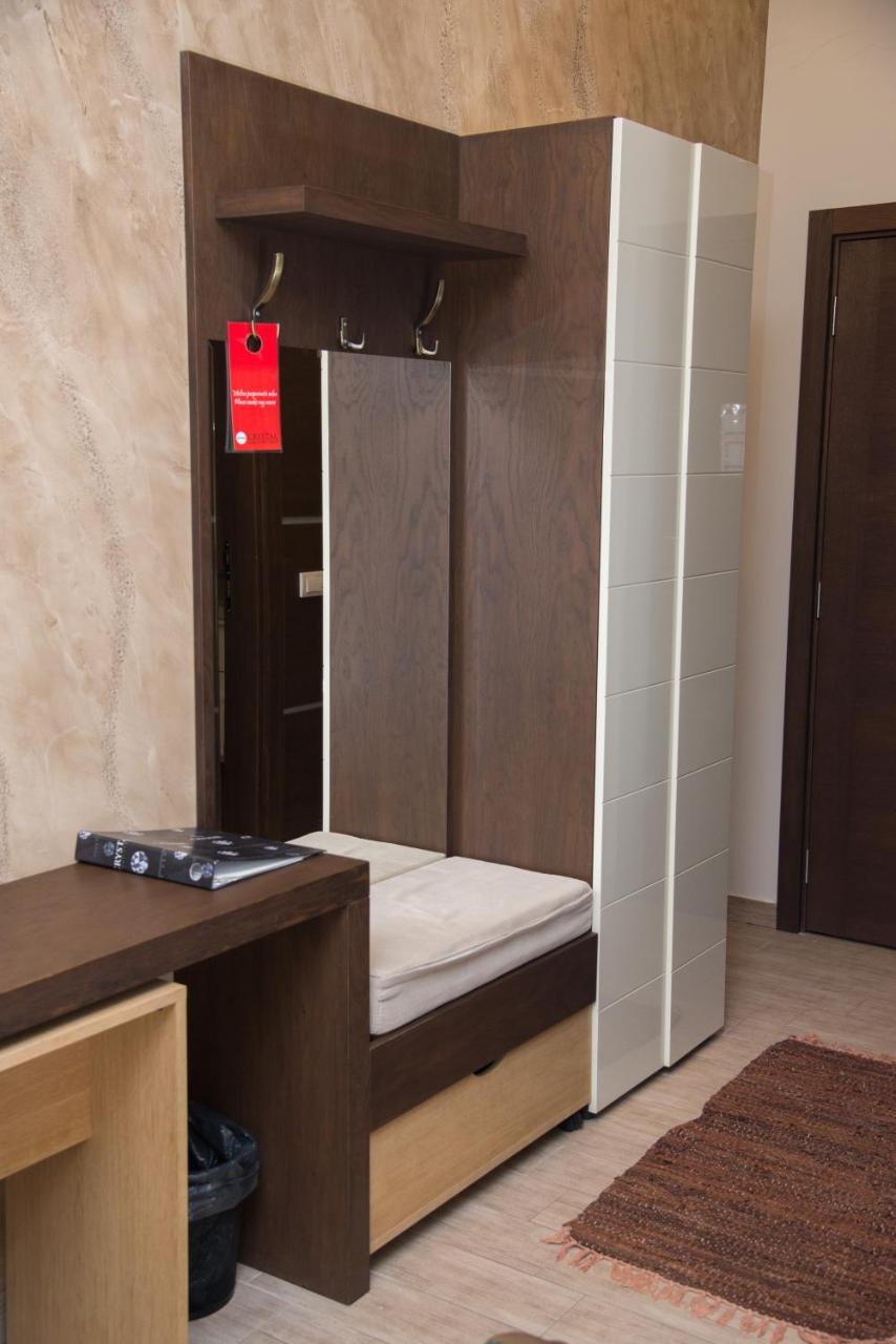 Hotel Crystal Pecinci エクステリア 写真