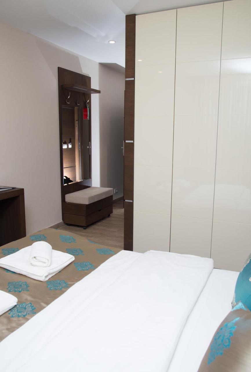 Hotel Crystal Pecinci エクステリア 写真