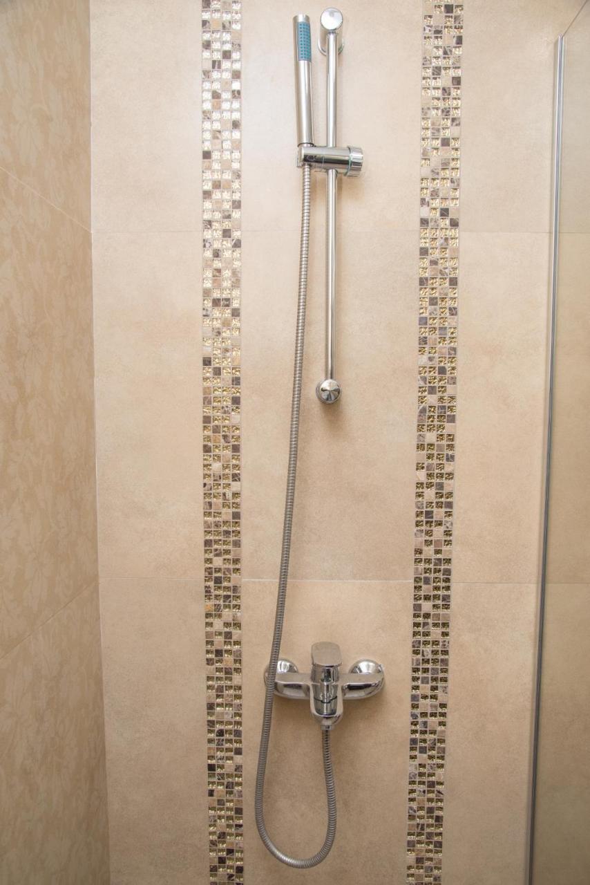 Hotel Crystal Pecinci エクステリア 写真