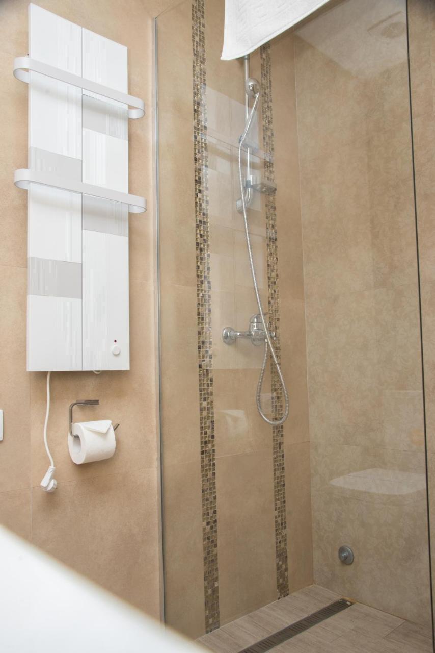 Hotel Crystal Pecinci エクステリア 写真