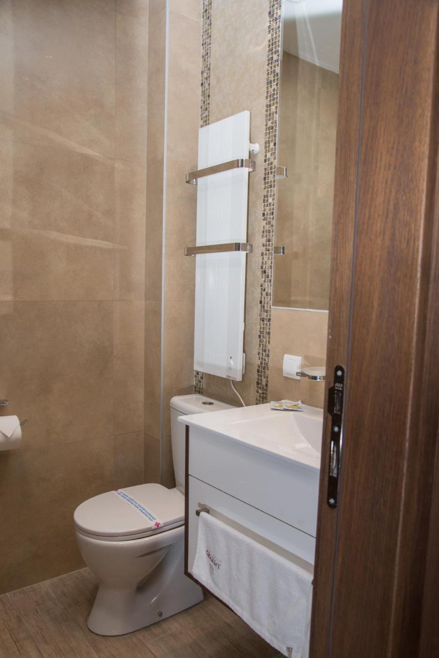Hotel Crystal Pecinci エクステリア 写真