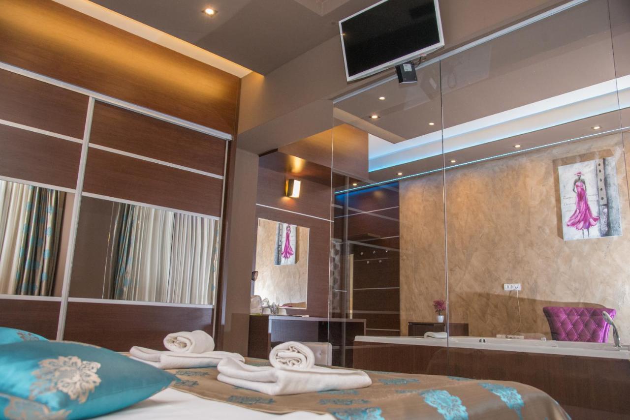 Hotel Crystal Pecinci エクステリア 写真